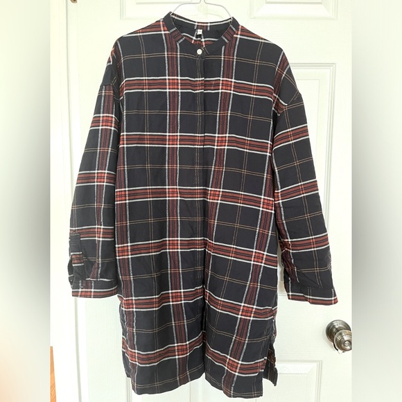 Uniqlo crew neck thigh long button down shirt with pockets M-L - Picture 1 of 7